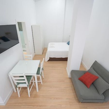 Estudio A Estrenar En San Bernardo Севиля Екстериор снимка